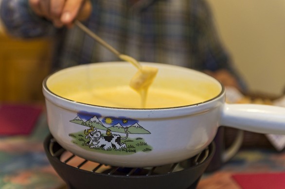 fonduta di formaggio con parmigiano taleggio e pecorino